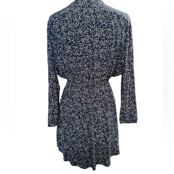 Gap blue and white floral smocked V-neck mini dress size medium - Picture 2 of 6